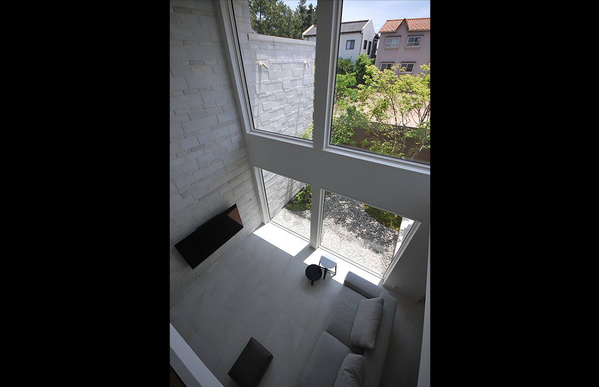 光がそそぎ緑を感じる家スライド02