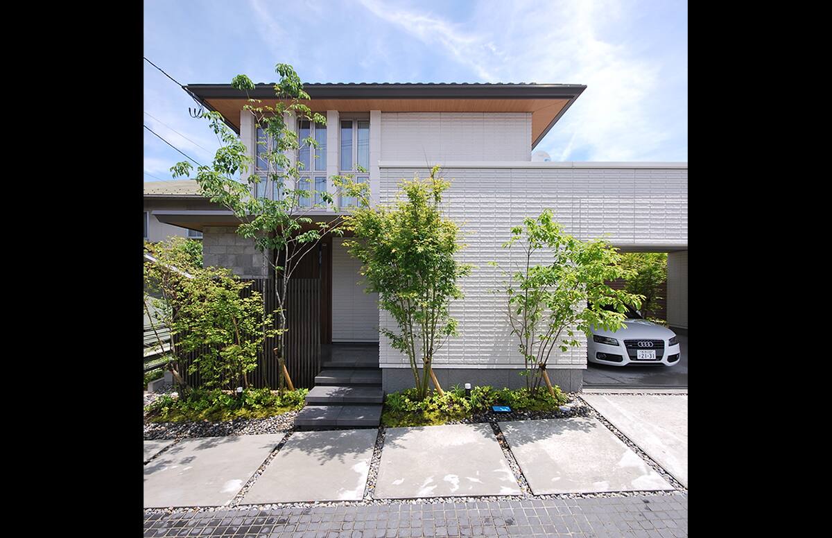 光がそそぎ緑を感じる家スライド03