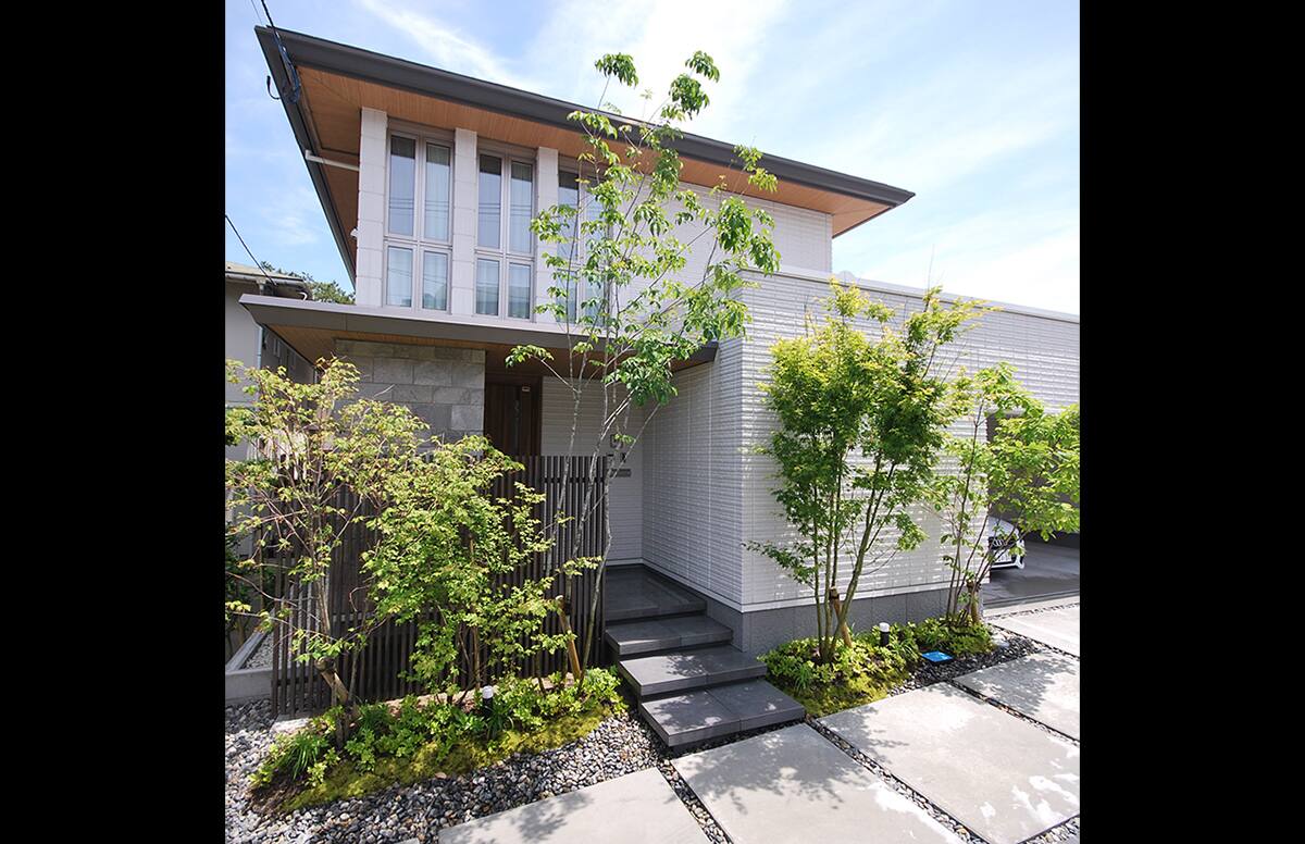 光がそそぎ緑を感じる家スライド04