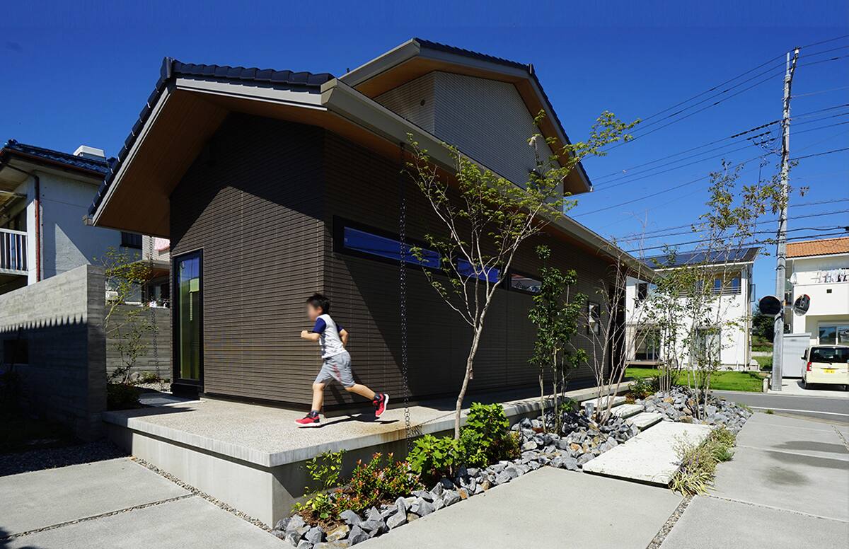 まちに寄り添う家01