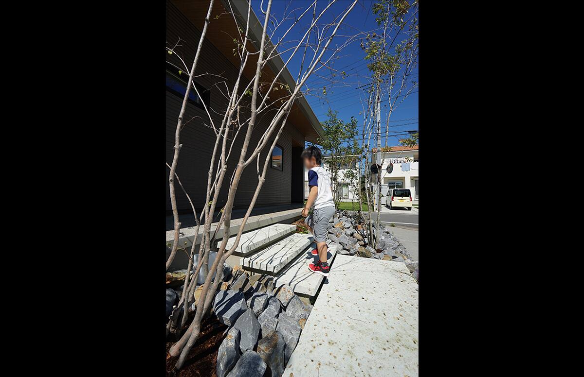 まちに寄り添う家スライド01