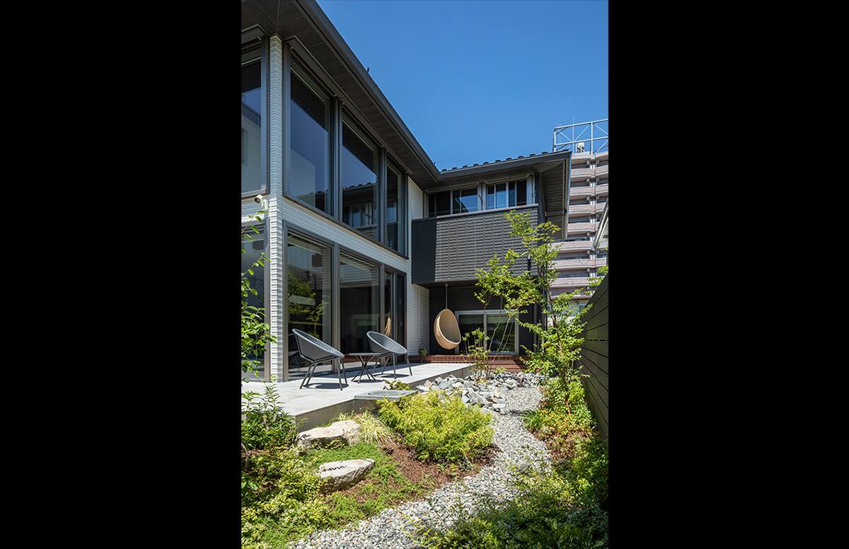 外を切り取り内に感じるスライド01