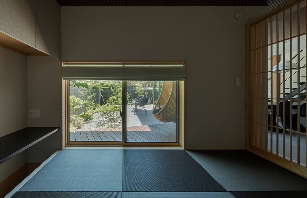 外を切り取り内に感じるスライド03