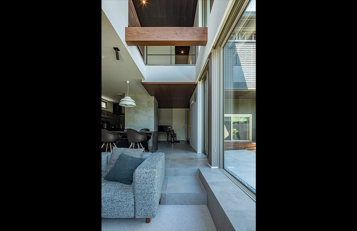 外を切り取り内に感じるスライド04