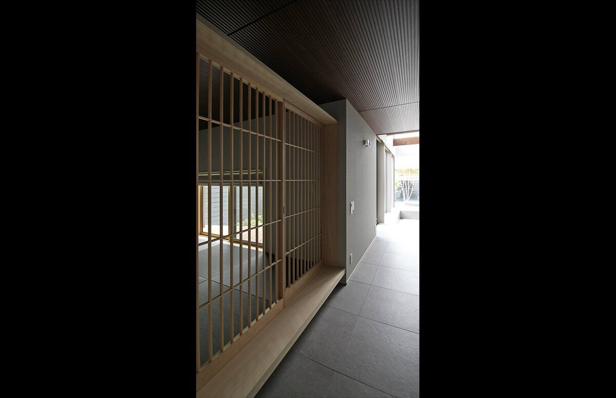 外を切り取り内に感じるスライド05