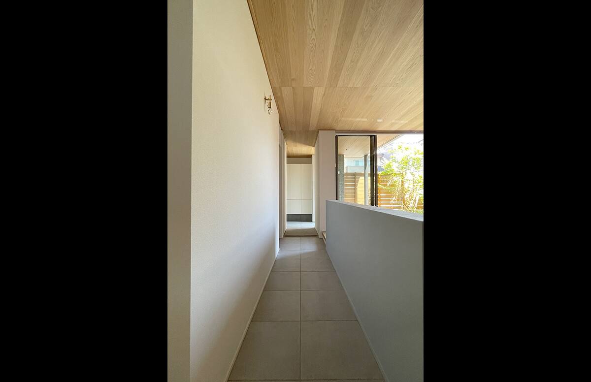 Flat＆Step Houseスライド03