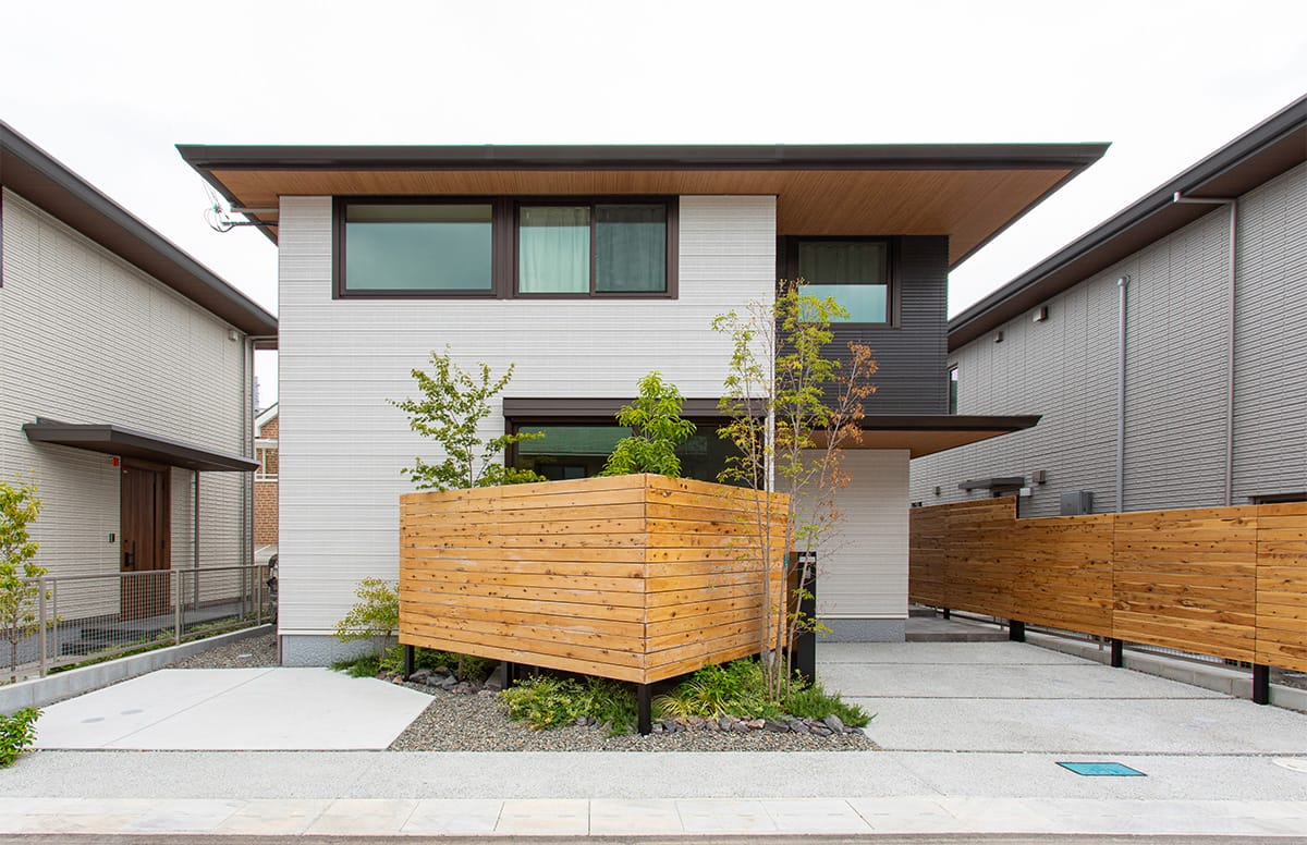 段差で遊ぶモクの家01