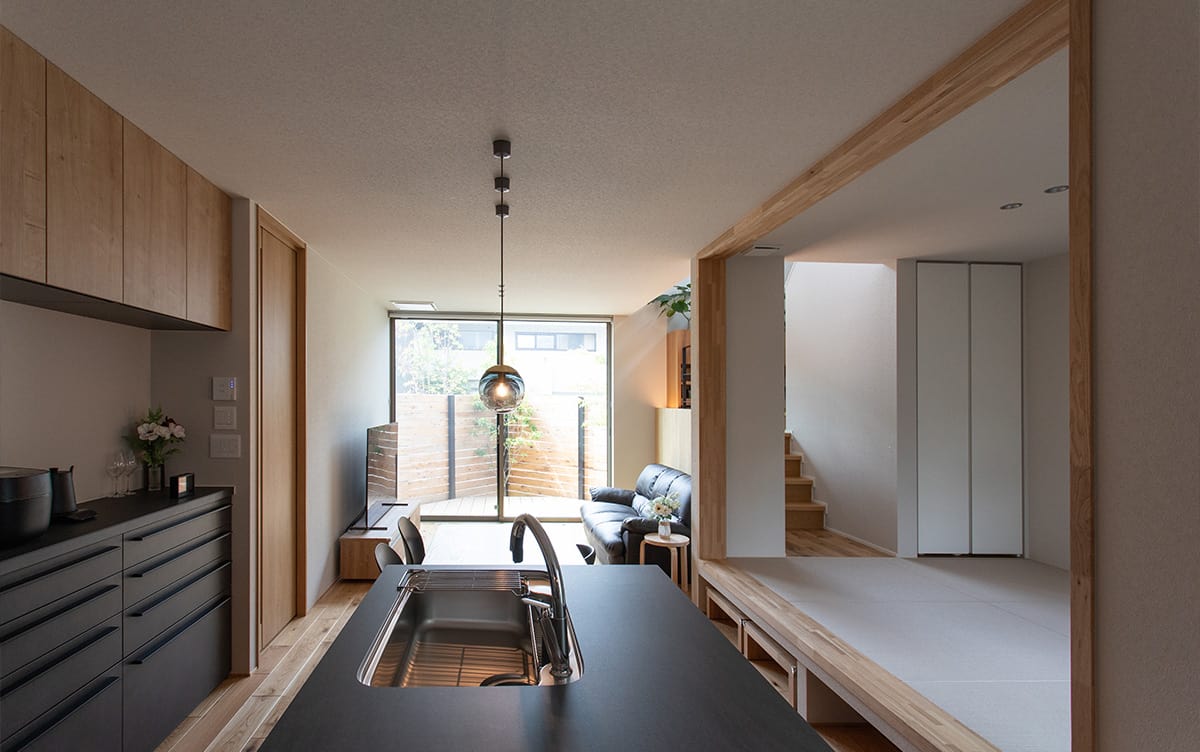 段差で遊ぶモクの家02