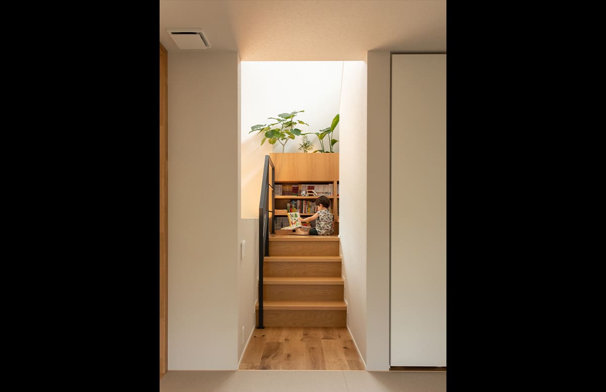 段差で遊ぶモクの家03