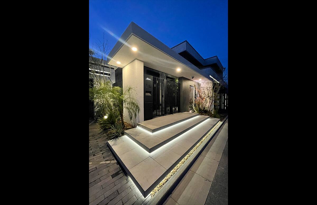 Shape of Luxuryスライド03