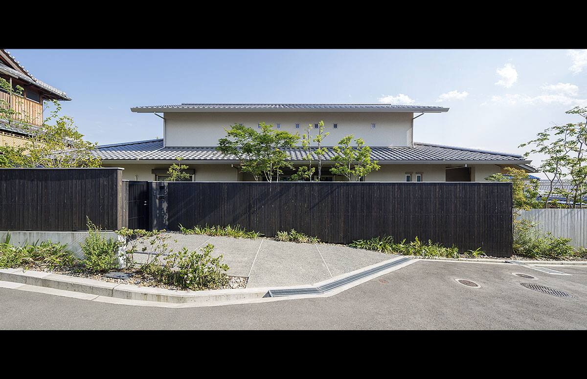 和にモダンを内包したコートハウス04