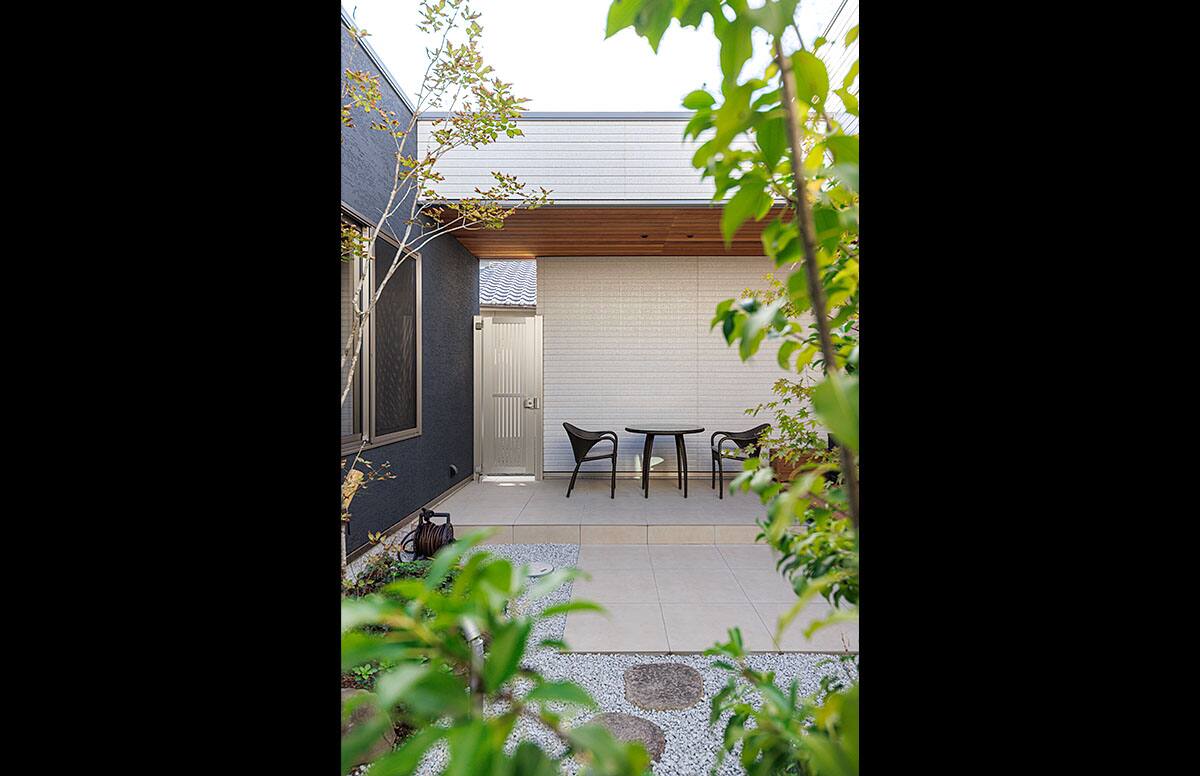 音楽室のある中庭の家スライド02