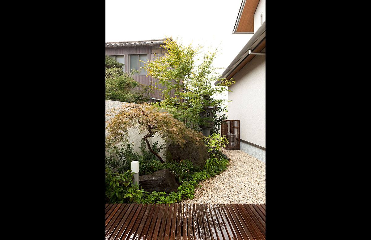 中庭の家スライド02