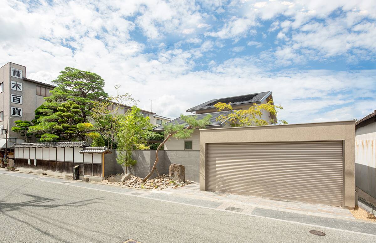 苔庭に東屋のある家 ～思い出の継承～ 01