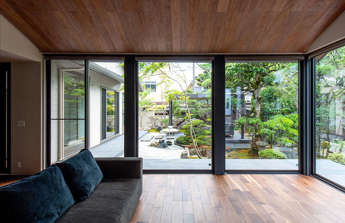 苔庭に東屋のある家 ～思い出の継承～