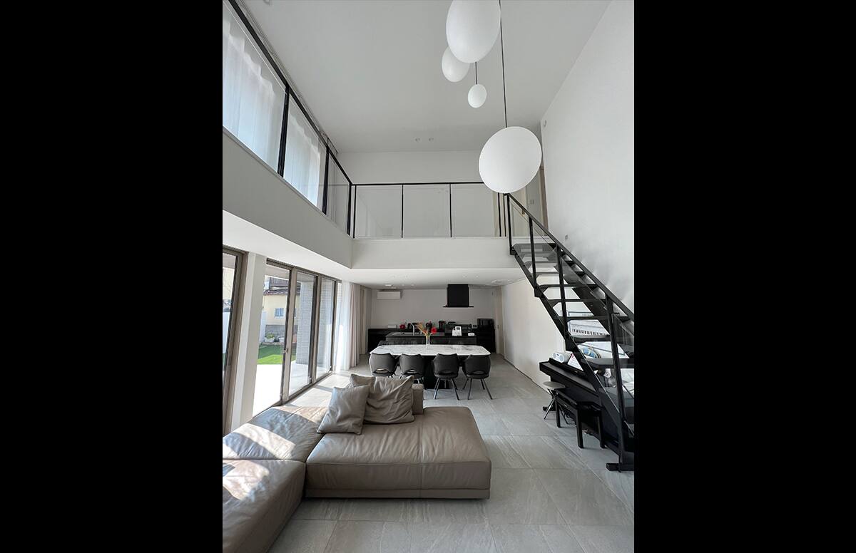 吹抜でつなぐ家02