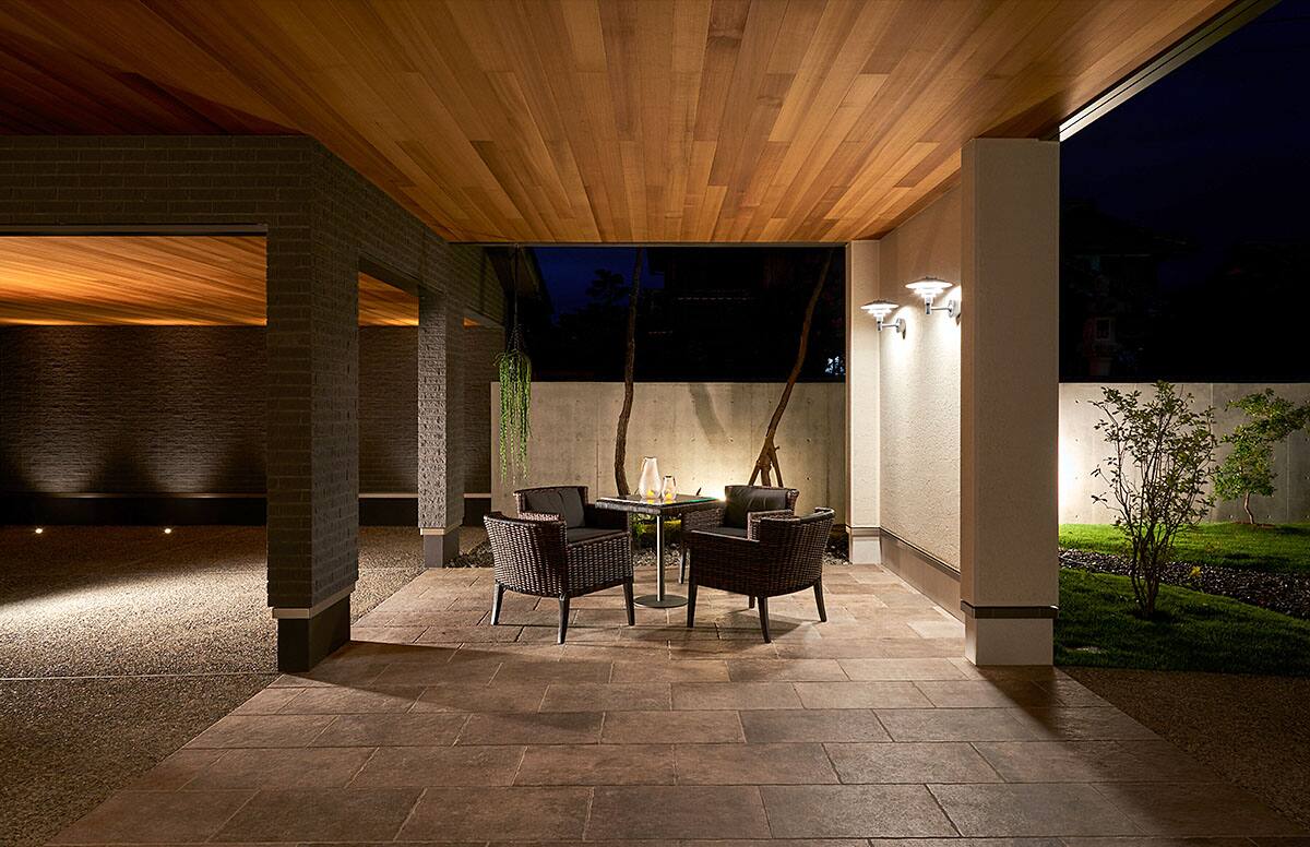 軒裏の住まいスライド02