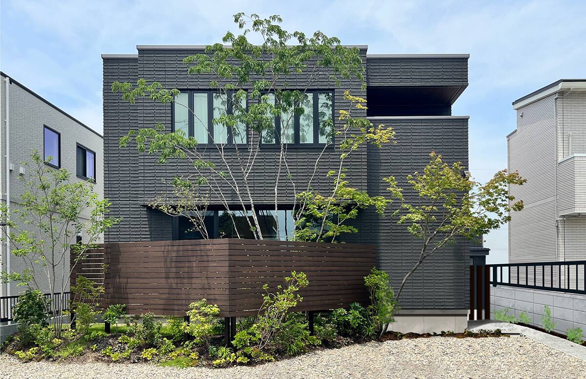 青と木立の家01