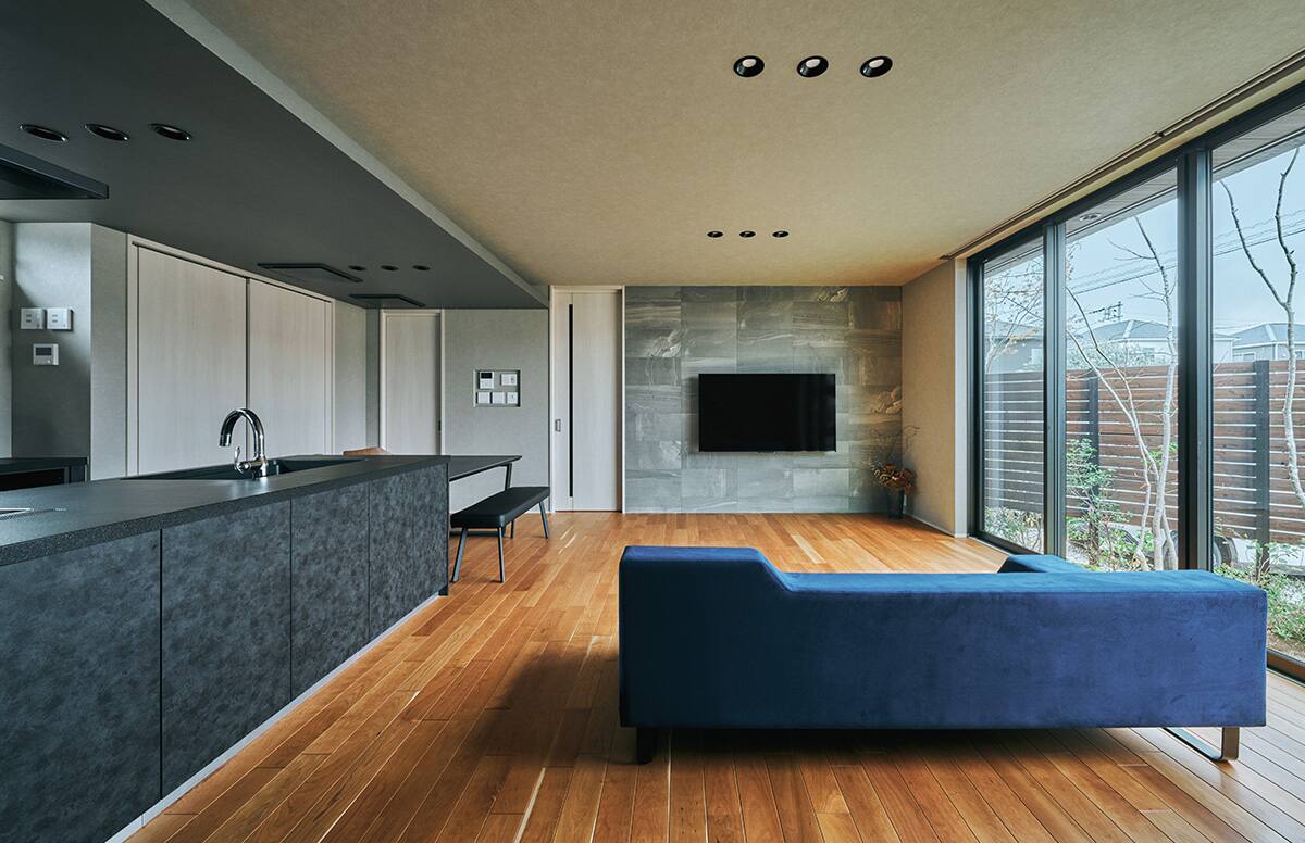 青と木立の家02