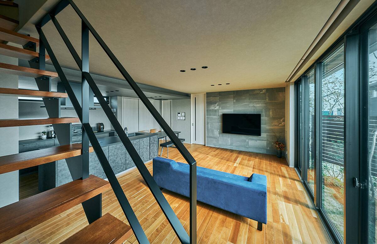 青と木立の家04