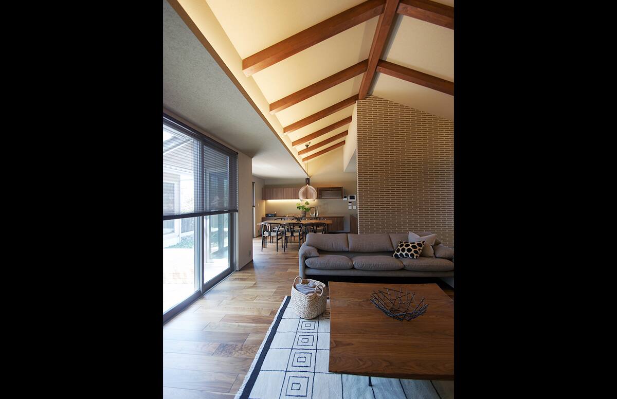 中庭の家スライド02