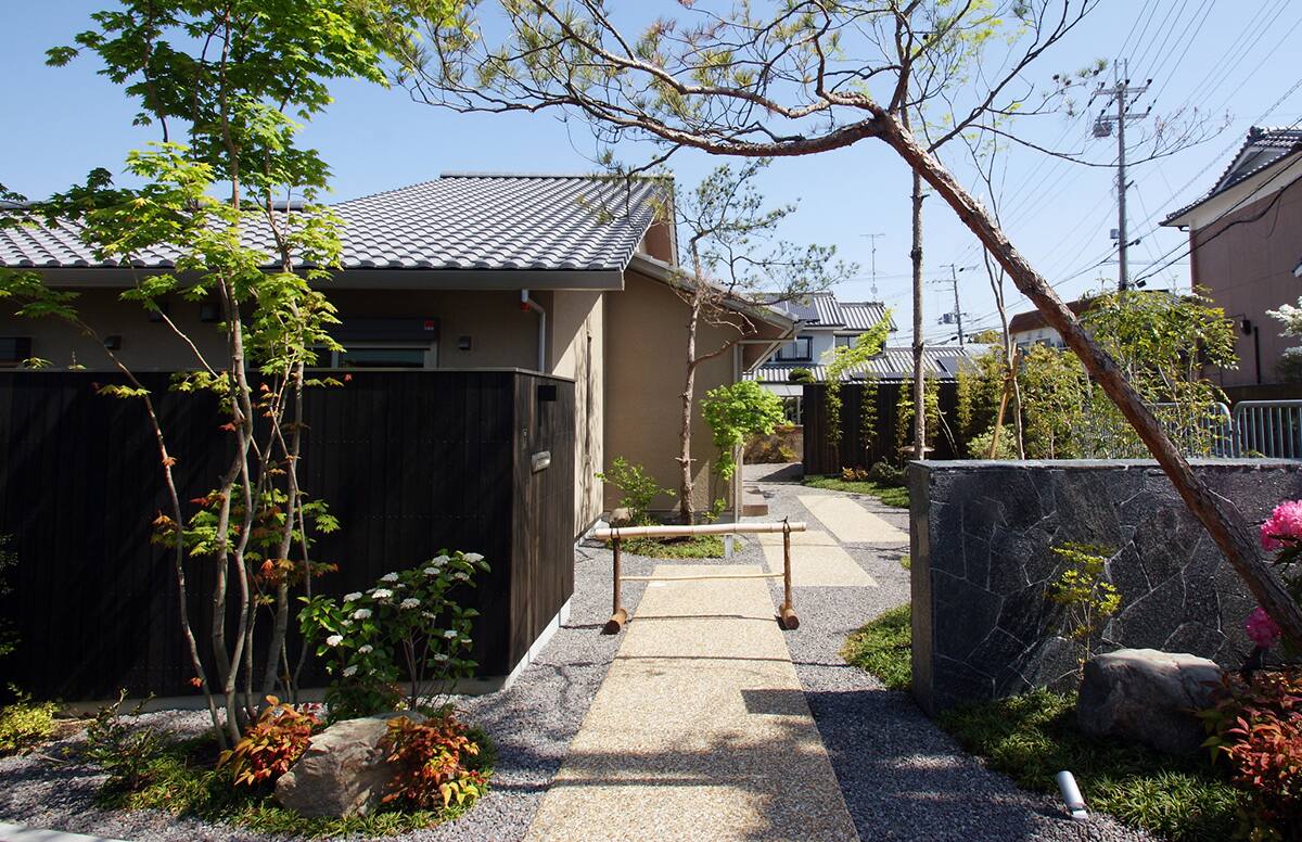 中庭の家スライド02