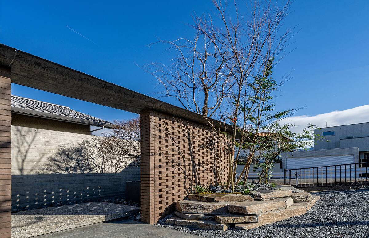 瓦と煉瓦の佇まい03