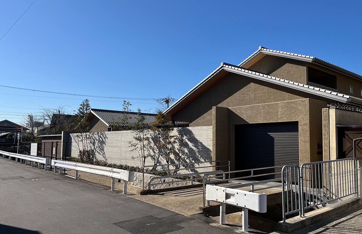 瓦と煉瓦の佇まい02