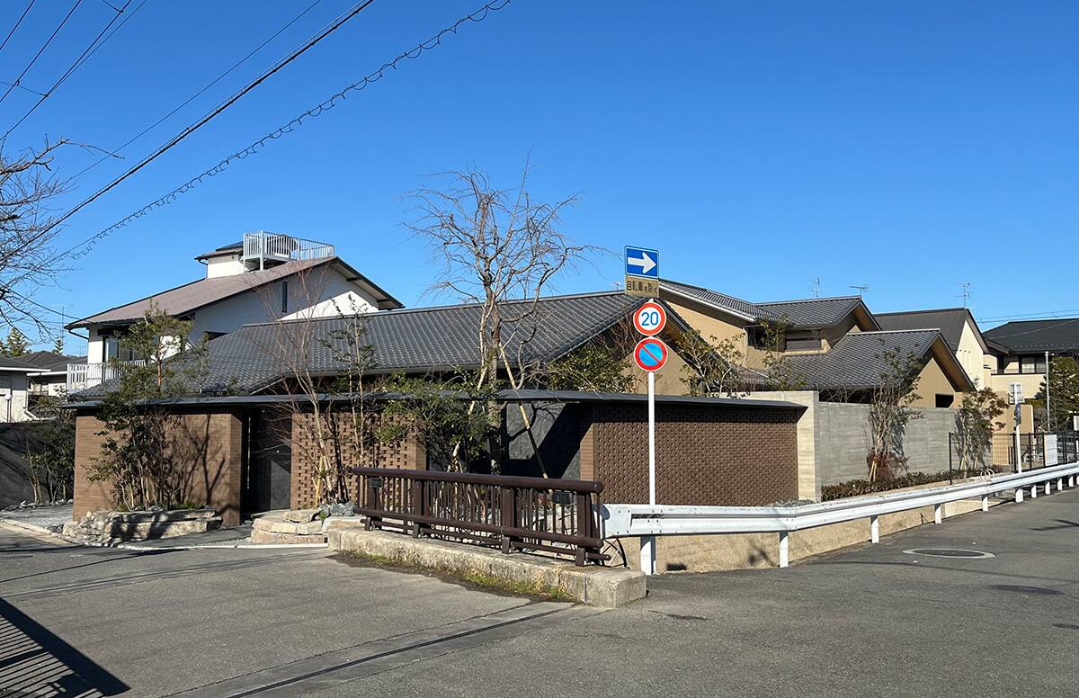 瓦と煉瓦の佇まい03