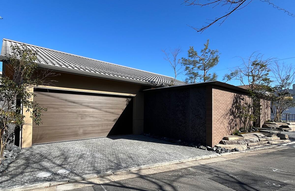 瓦と煉瓦の佇まい