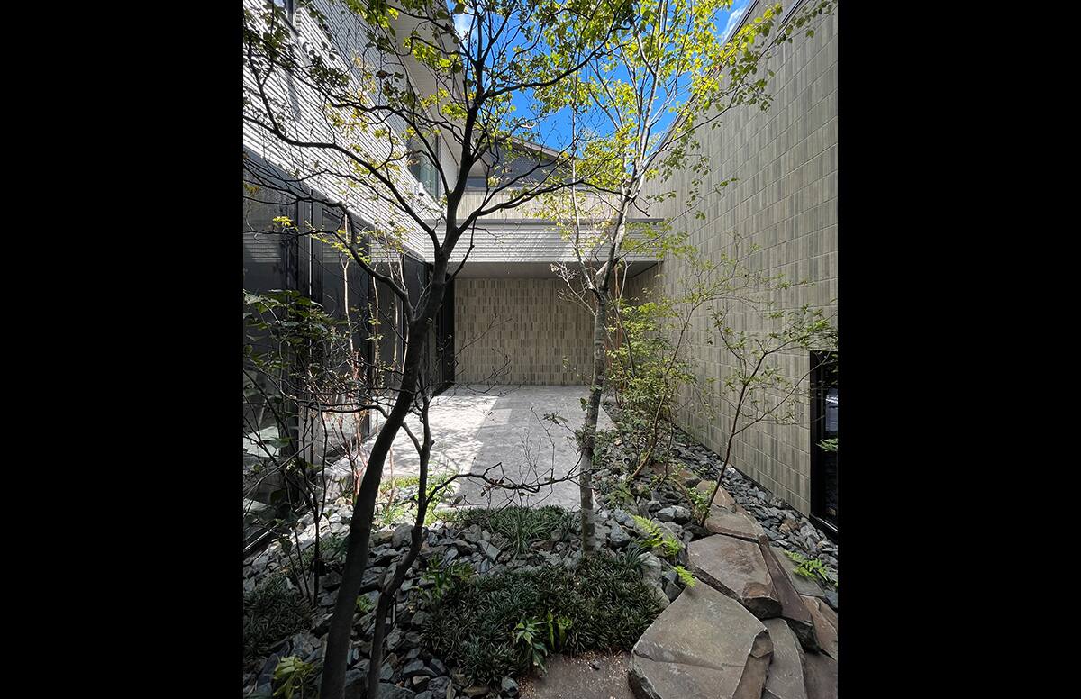 包容の家スライド01