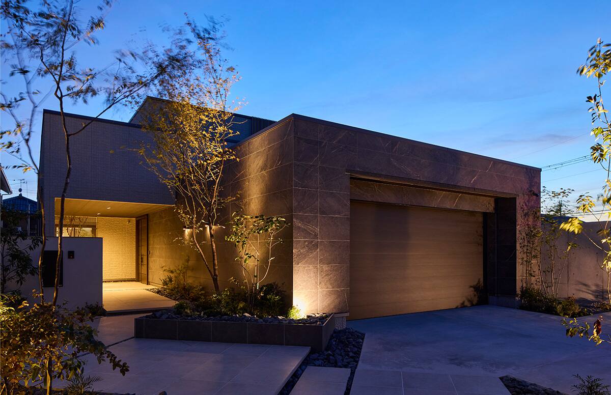 凛として佇むスライド01