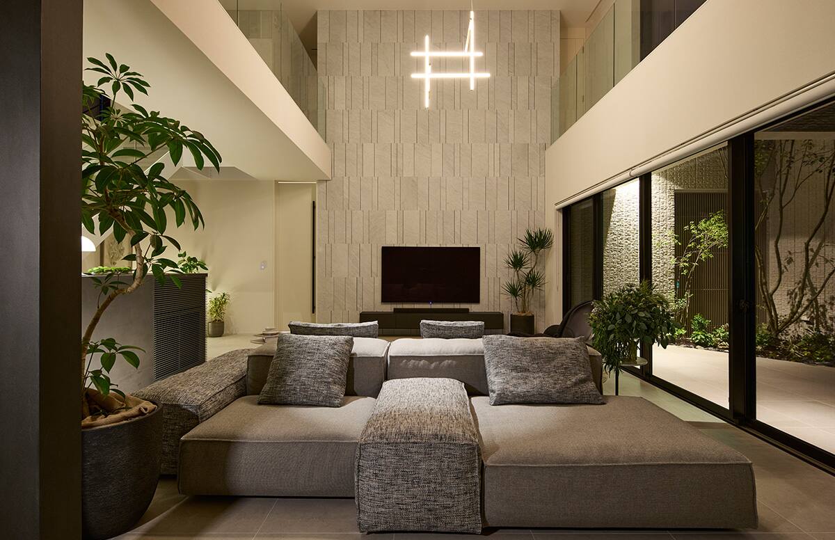 凛として佇むスライド02