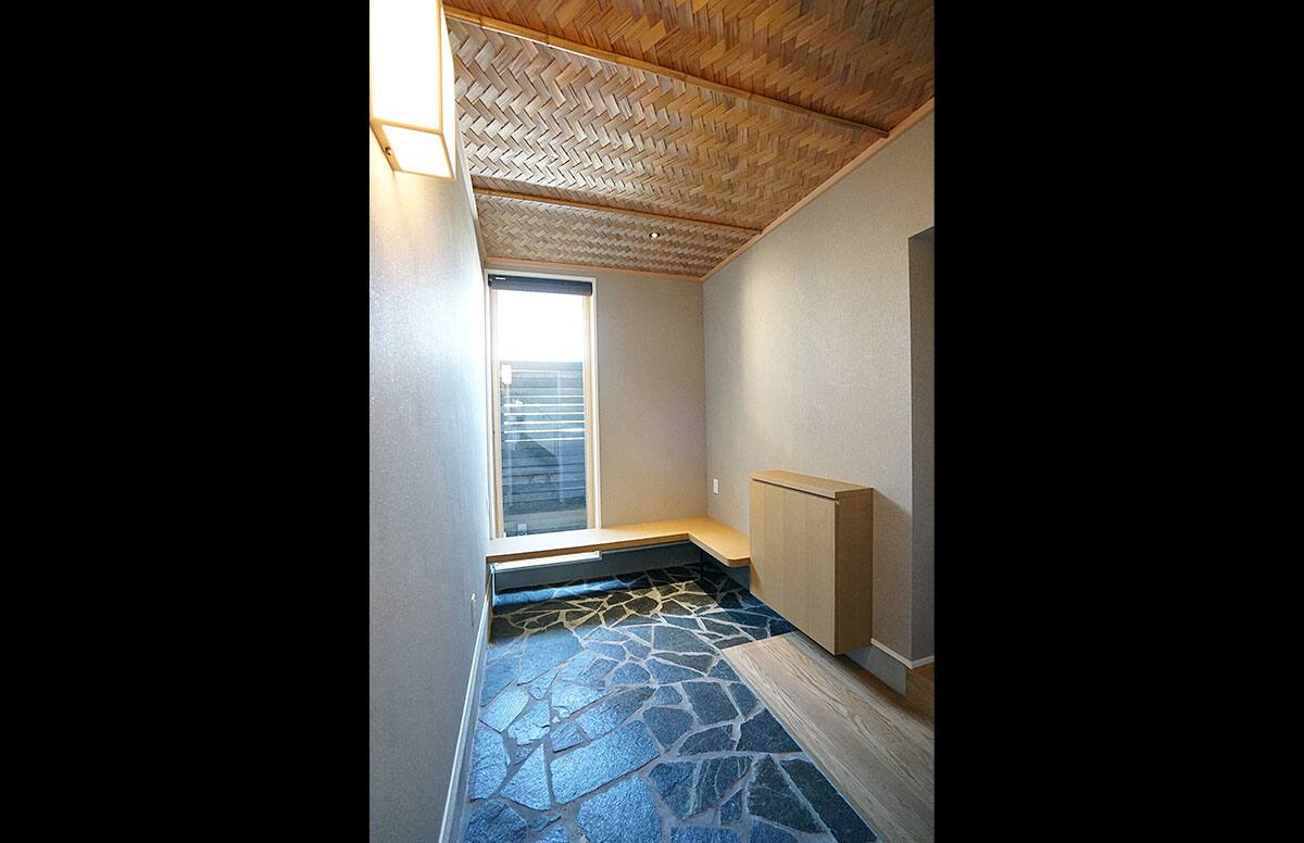 緑を感じる建物（テナントオフィス）スライド01