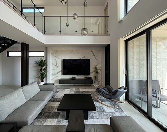 上層へ繋がる家