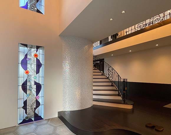 螺旋階段のある家