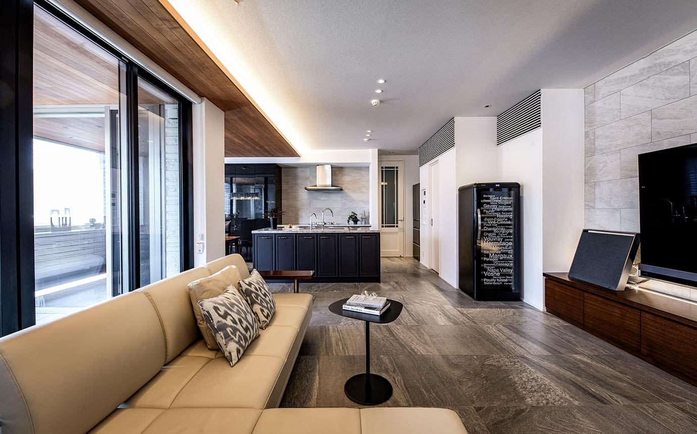 ガラス建具の先にある子世帯リビング