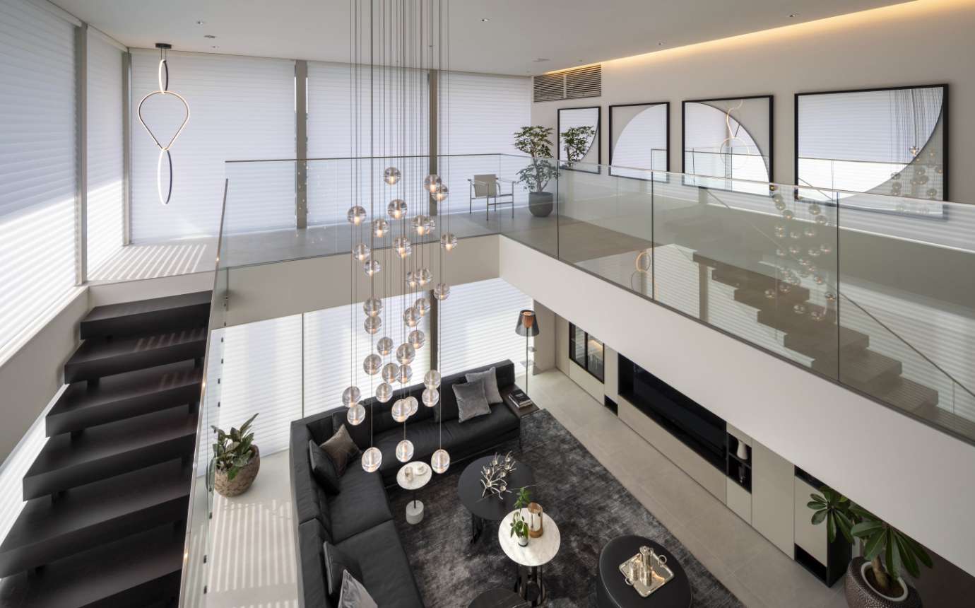 吹抜けを取り囲むギャラリースペース