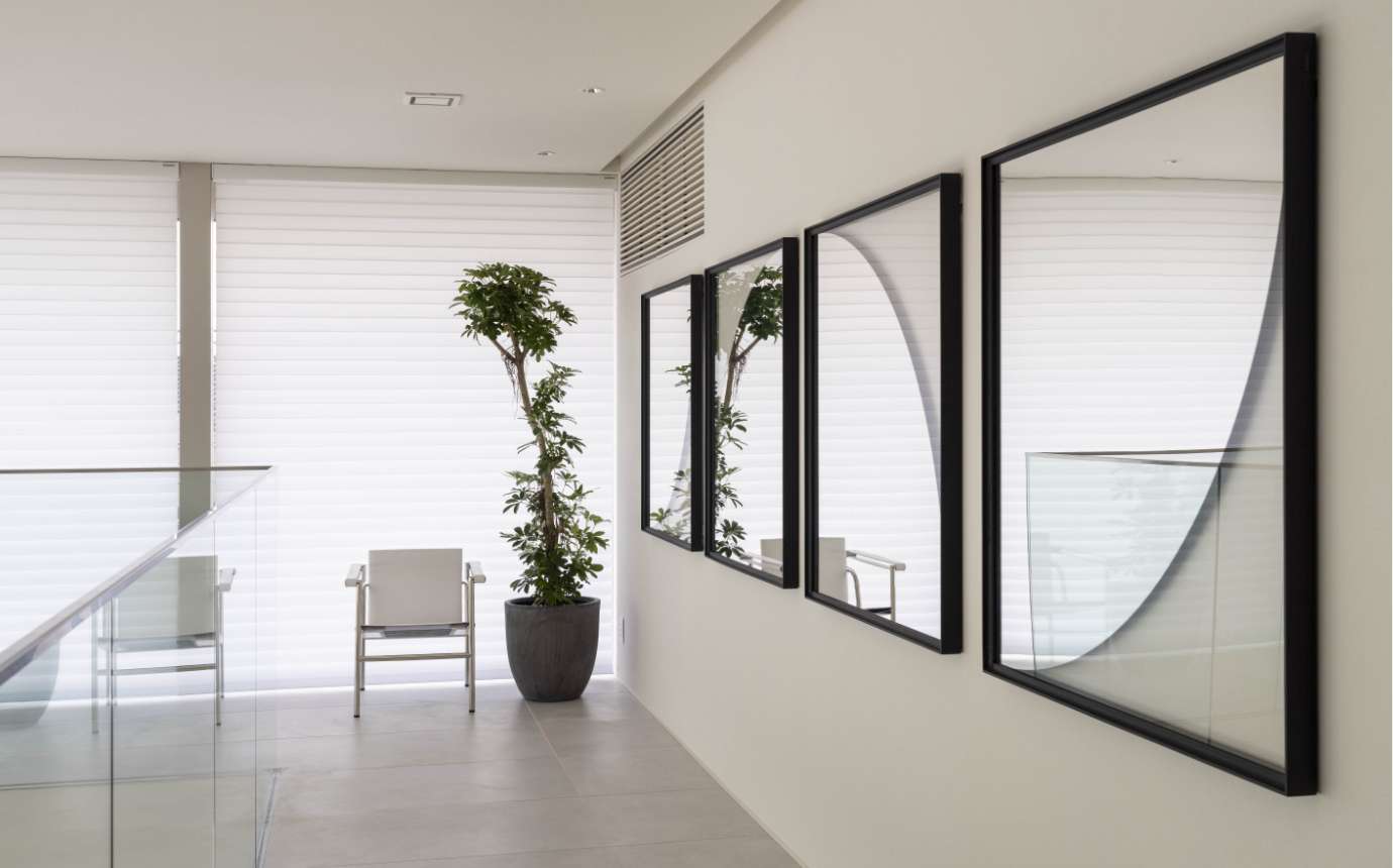 アート作品が映える白い空間