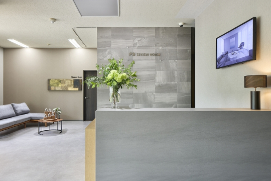 2024年4月リニューアルオープンした新しいショールーム。
素敵な香りでお出迎えいたします。