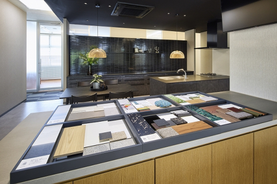 「感性を探る・カタチにする」コーナーです。
素直に好きと感じるもの、気持ちにしっくりなじむもの。
6つのテーマを入り口に、感性を探っていきましょう。