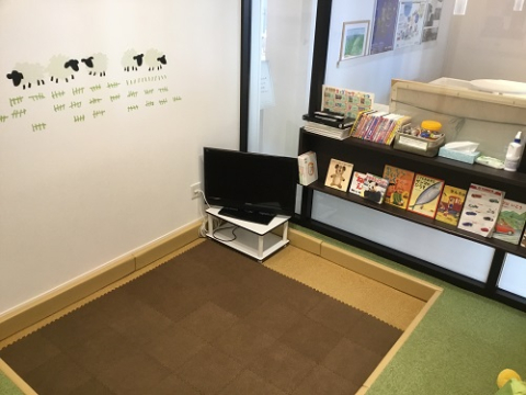 お打合せや、ショールーム見学はお子様を預けてゆっくりと。
ＤＶＤやおもちゃも揃えております。安心してお預けください。