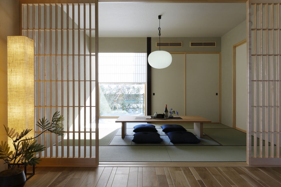来客用の和室。
玄関からすぐ出入りができ北側庭を臨む通りの良いお部屋。
将来は仏間としての利用も想定しています。