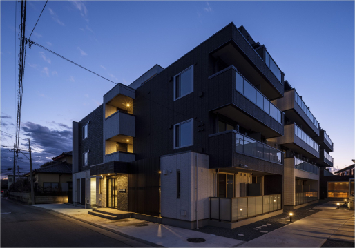 シェルテックウォールとSHストーン石貼りの重厚感ある外観。
高さ制限・容積率・建ぺい率を最大利用した77世帯の学生マンション物件。
茨城大学の外観タイル貼りをイメージさせる落ち着いたカフェのような食堂
外部仕様の共用廊下は、住戸に独立感を与え、一人暮らし感になります。