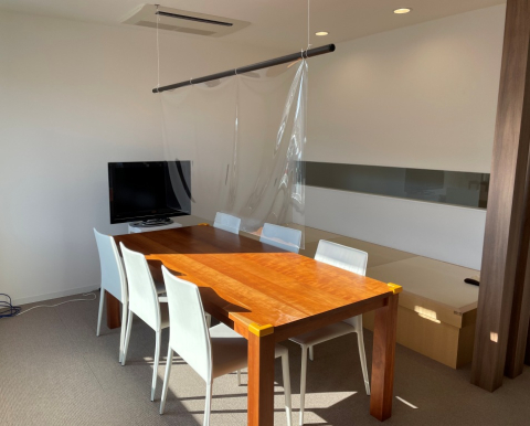 多数の打合せルームをご用意しております。各部屋には、畳コーナーがありますのでお子様をそばで休ませることもできます。