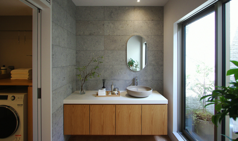 階段を上がってすぐ目の前には、那須町で産出される芦野石を全面に貼り、平屋住宅の玄関ホールとして想定された空間に、アクセントを加え引き締めます。