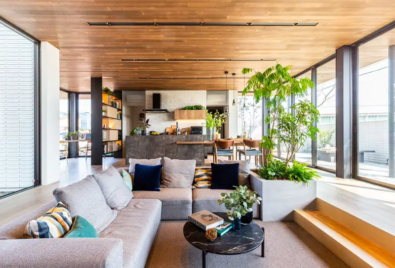 ゆったりくつろげるピットリビング。視線が低くなる事で、より一層落ち着く空間を演出します。