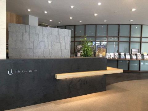 外壁・床材・建具などのサンプルを多彩にご用意しており、
お手にとってお確かめいただけます。
ご予約いただくと、スムーズにご案内ができます。