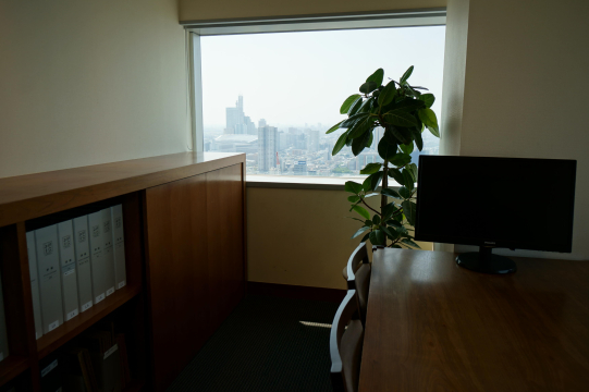 窓の向こうには、さいたまスーパーアリーナが見えます。
お天気の良い日は、富士山を見ることもできます。