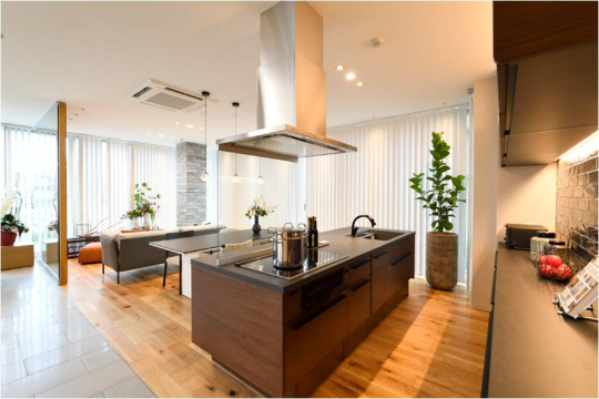 約１９帖の開放感あるＬＤＫは、これから始まる家づくりへの期待を高めてくれる空間です。